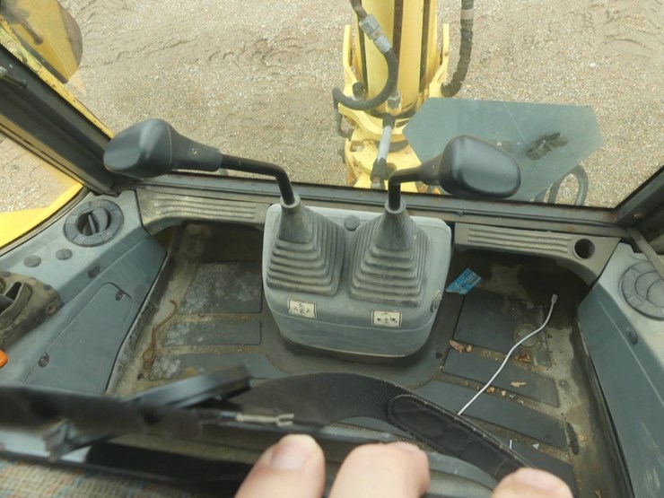 new-holland-lb75b-image-15