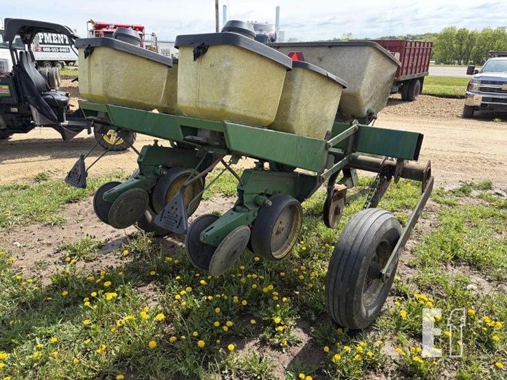 john-deere-7000-image-3