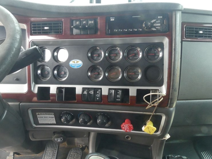 2007-kenworth-t800-image-24