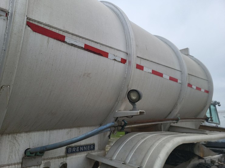2012-brenner-8820-gallon-aluminum-tandem-axle-semi-tanker-trailer-image-11