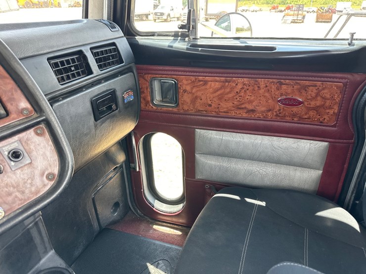 2005-peterbilt-378-image-14