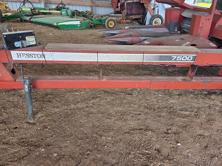 hesston-7500-image-25