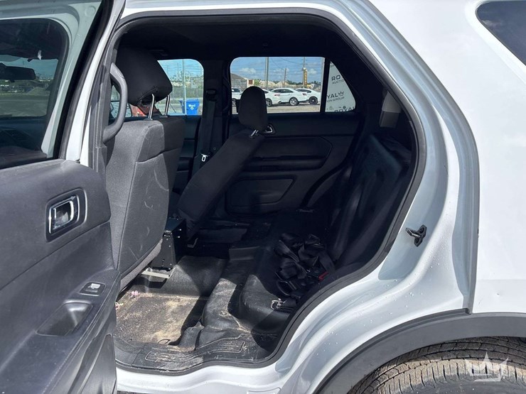 2017-ford-explorer-image-19