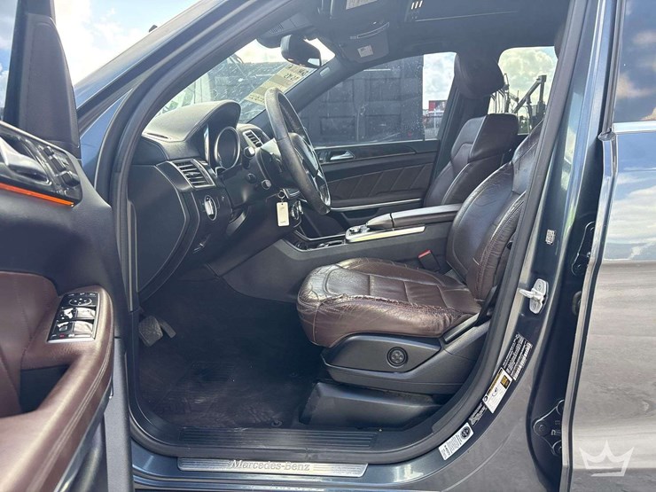 2014-mercedes-benz-gl450-image-11