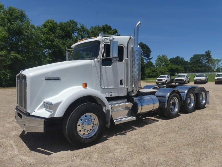 2015-kenworth-t800-image-1