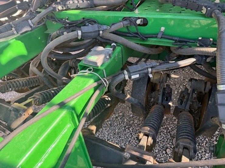 2010-john-deere-1990-image-32