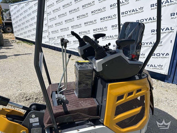 mini-excavator-image-10