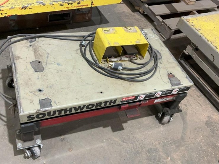 #163-•-southworth-lift-table-image-3
