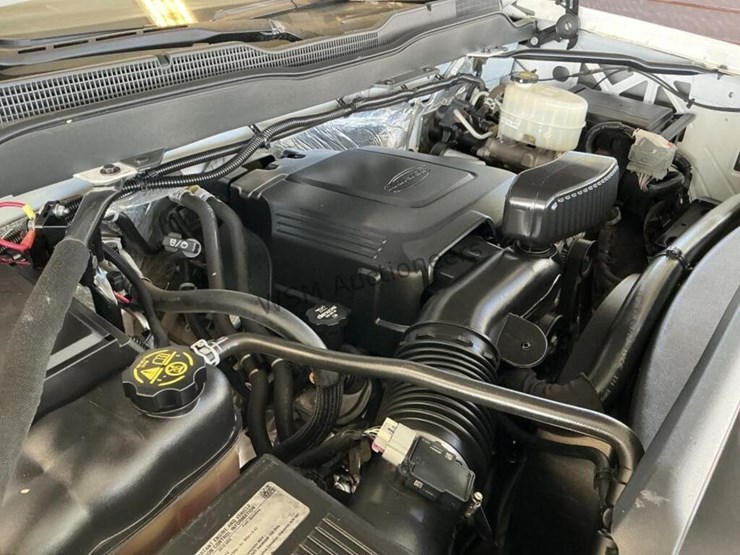 2015-chevrolet-silverado-3500hd-image-13