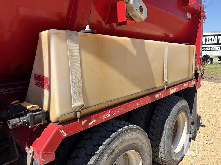 2008-peterbilt-367-image-7