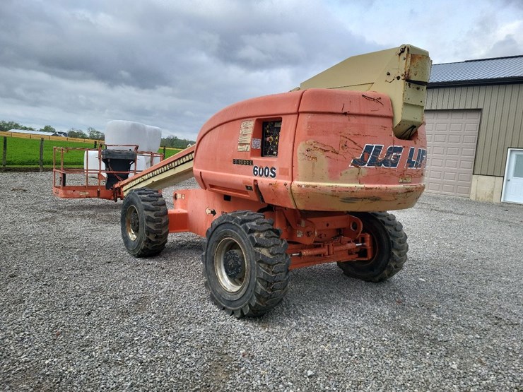 2000-jlg-600s-image-3