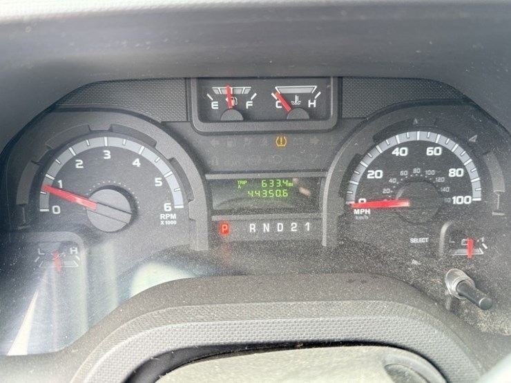 2010-ford-e350-image-25