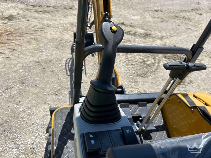 mini-excavator-image-13