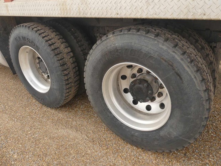 2016-peterbilt-579-image-7