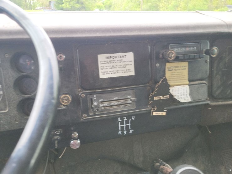 1982-international-1754-single-axle-grain-truck-image-53
