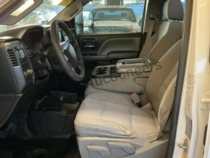 2016-chevrolet-silverado-3500hd-image-23