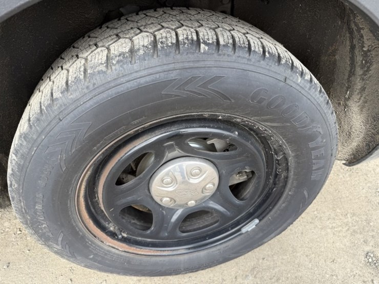 2020-ford-explorer-image-18