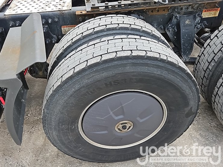 2022-freightliner-cascadia-116-image-16
