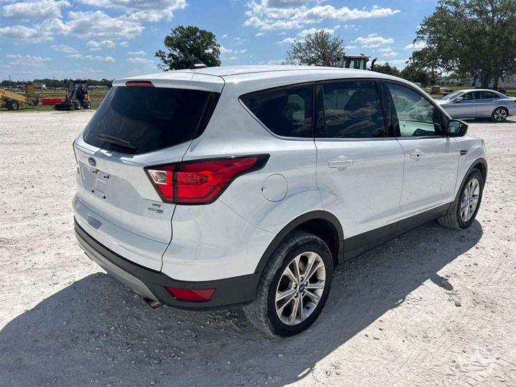 2019-ford-escape-image-3
