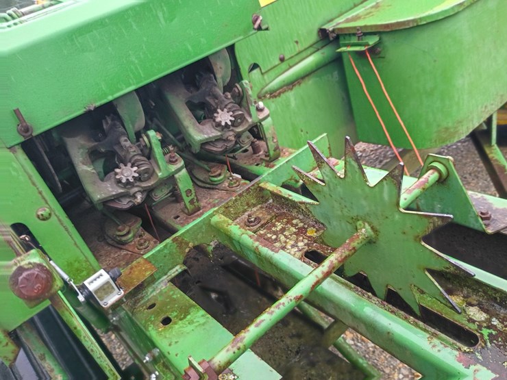 john-deere-336-image-17