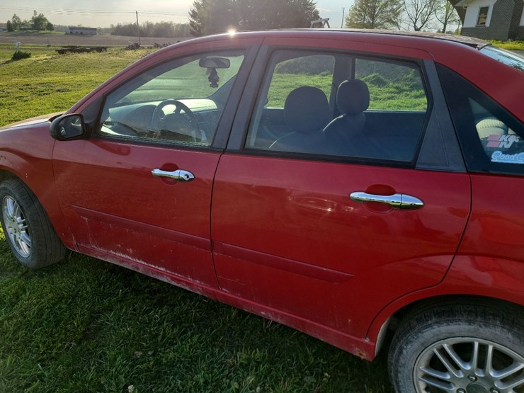 2007-ford-focus-sedan-image-14