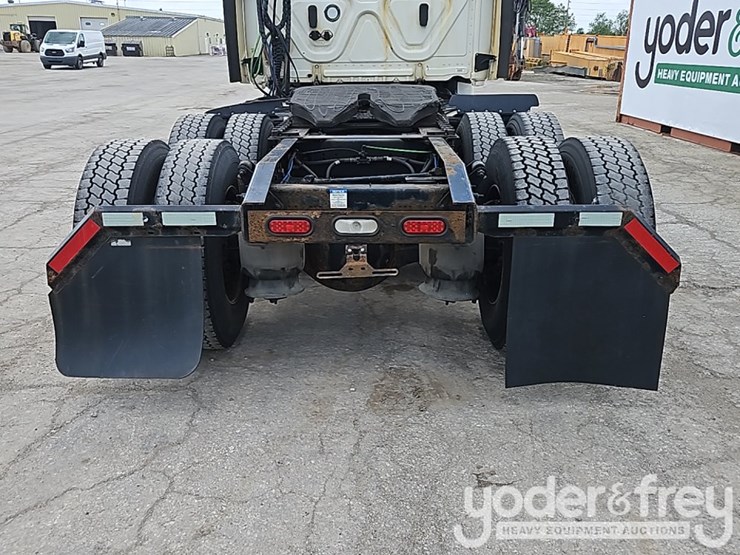 2019-freightliner-cascadia-125-image-18