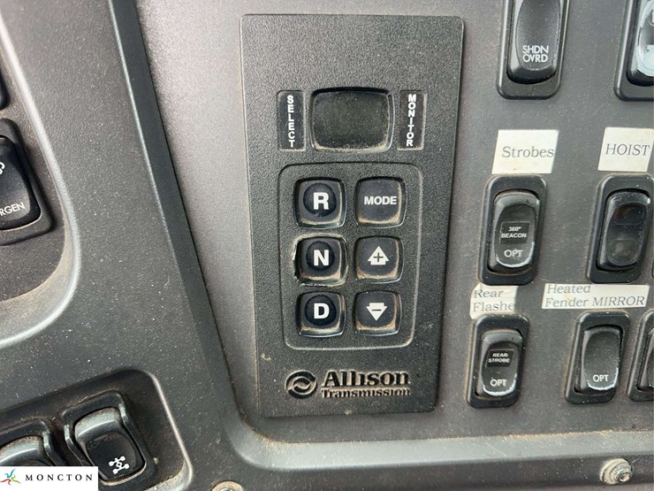 2015-freightliner-114sd-image-25