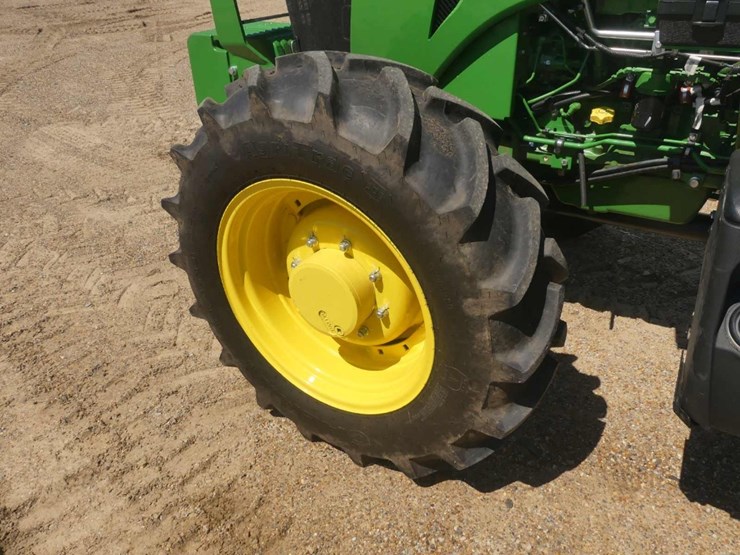 2024-john-deere-5100e-image-7