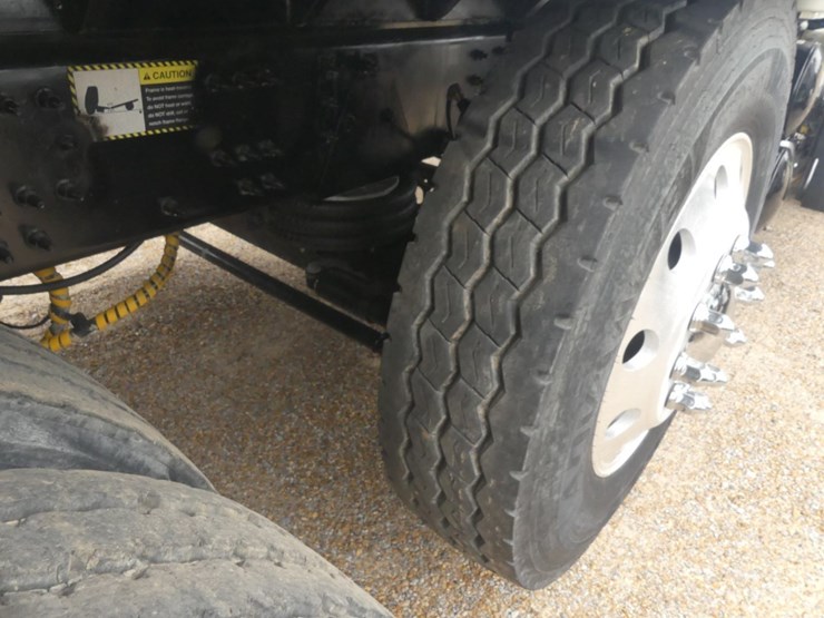 2020-mack-granite-64ft-image-11