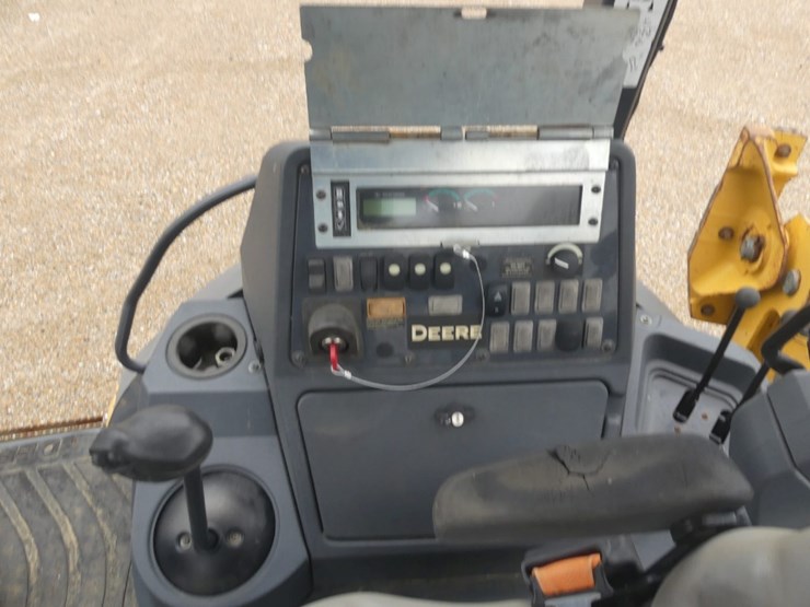 2019-deere-310l-image-16