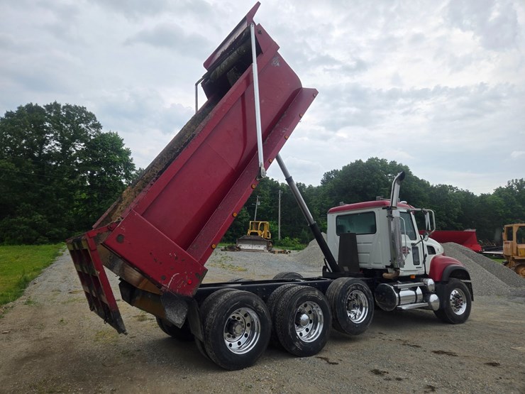 #24355-•-2004-mack-cv713-granite-dump-truck-image-34