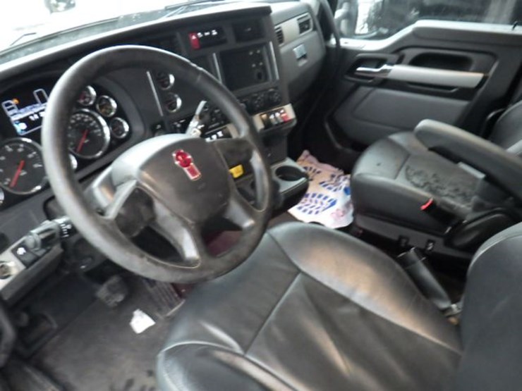 2022-kenworth-t680-image-16