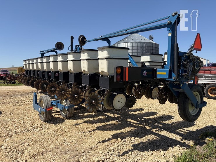 2002-kinze-3600-image-3