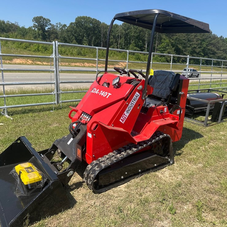 #20695 • New AGT SDA-140T Mini Skid steer
