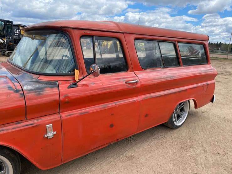 1963-chevrolet-suburban-image-17