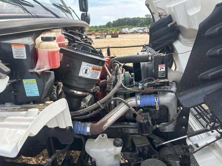 2008-freightliner-m2-106-image-14