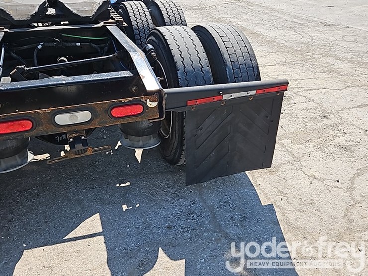 2019-freightliner-cascadia-125-image-32