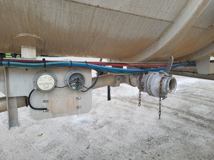 2012-brenner-8820-gallon-aluminum-tandem-axle-semi-tanker-trailer-image-30