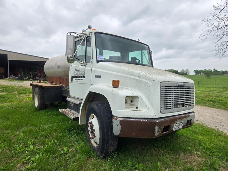 1999-freightliner-fl70-image-24