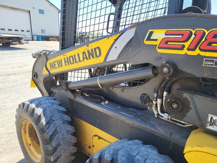 new-holland-l218-image-16