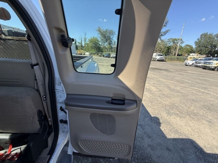 2001-ford-f350-image-27