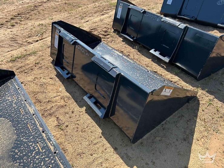 wolverine-track-duty-bucket-image-2