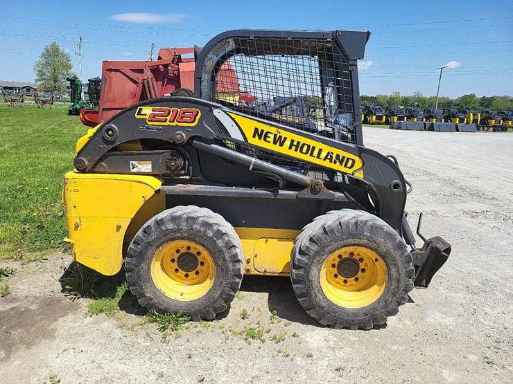 new-holland-l218-image-2