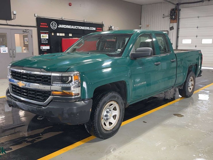2018-chevrolet-silverado-1500-image-1