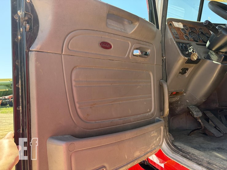 2008-peterbilt-367-image-29