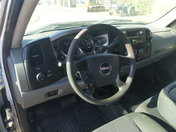 2013-gmc-3500-image-10