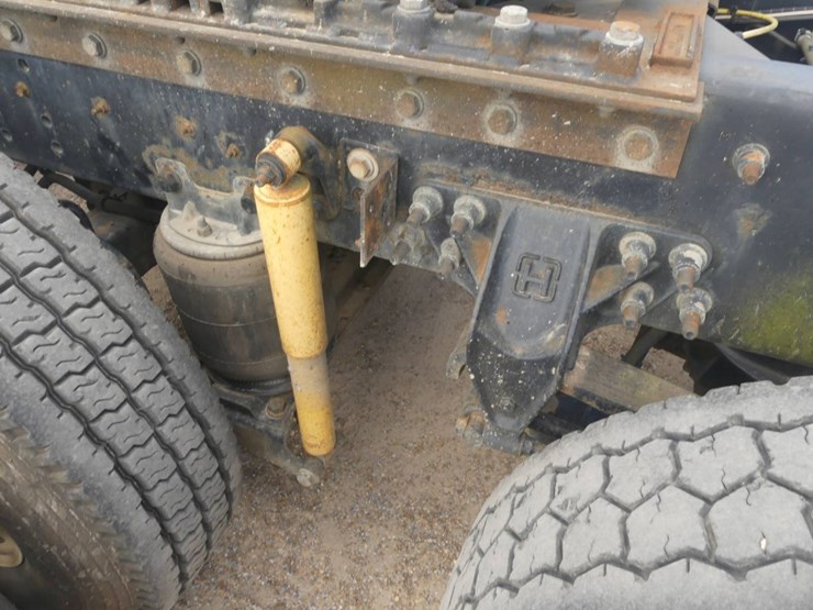 2013-caterpillar-ct660l-image-7