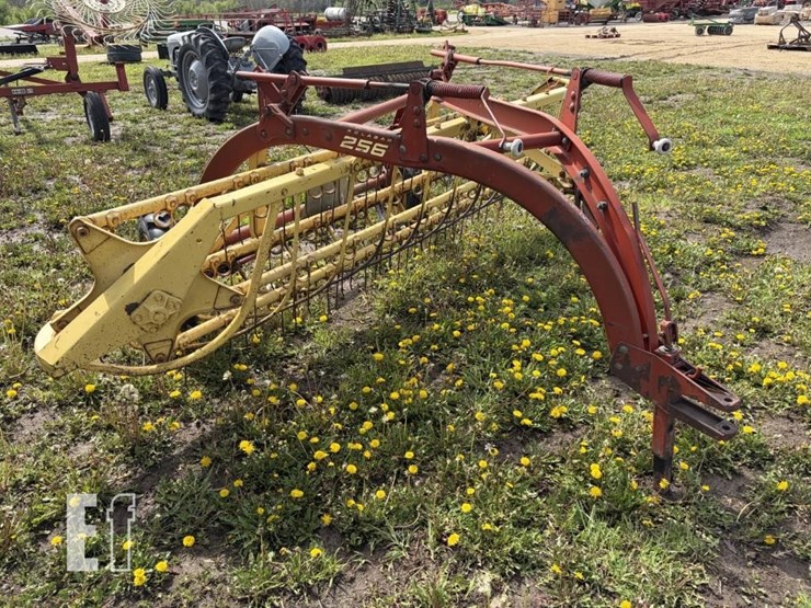 new-holland-256-image-4