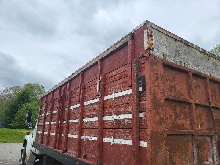 1982-international-1754-single-axle-grain-truck-image-20