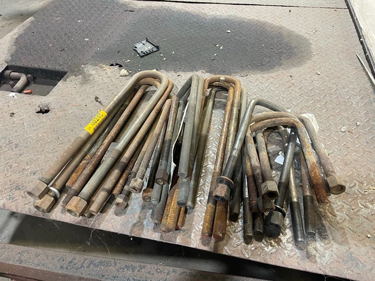 #40245-•-lot-of-u-bolts-image-1
